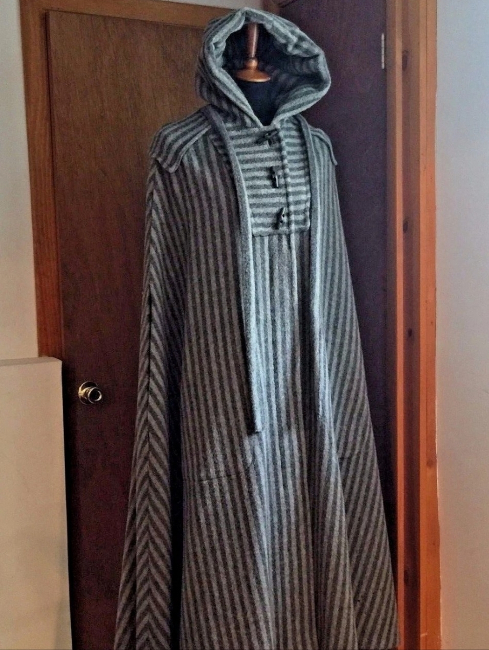 Vintage Luba Grey Striped Cape S/M Hood